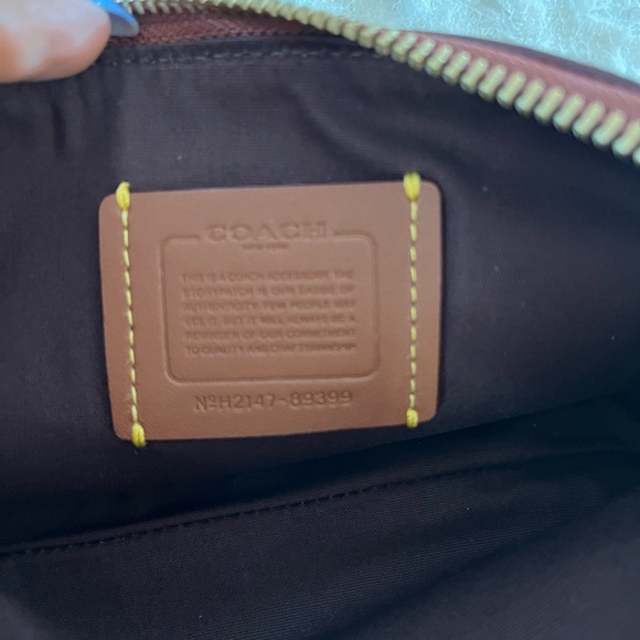 LIKE NEW COACH KIRA CROSSBODY with signature canvas. - Picture 8 of 12